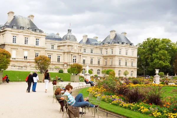 People  in Luxemburg Gardens — 스톡 사진