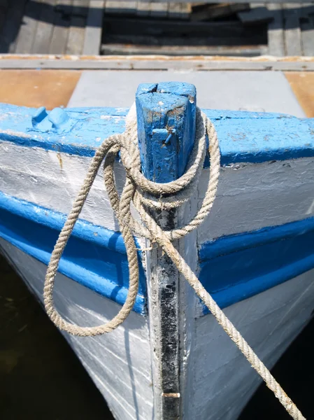Нос старой лодки — стоковое фото
