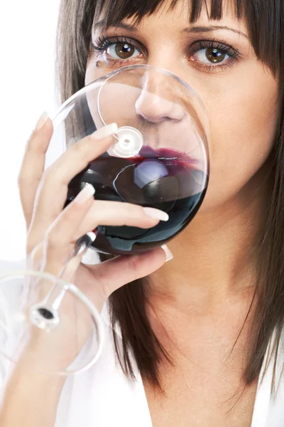 Jovem bebendo vinho tinto — Fotografia de Stock