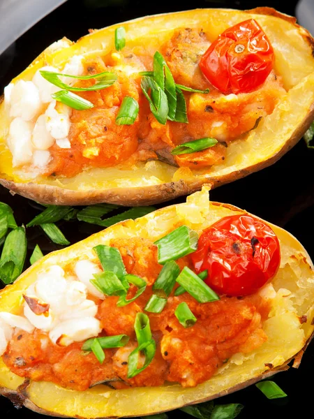 Patatas rellenas con tomates —  Fotos de Stock