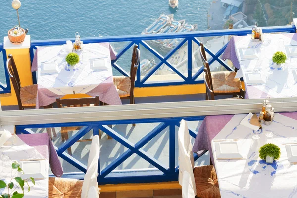 Restaurant local avec vue sur la mer à Fira — Photo