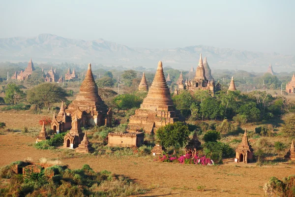 Ancient pagodas in Bagan, Myanmar — Stock Photo, Image