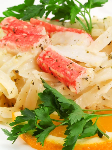 Pasta Tagliatelle med krabba — Stockfoto