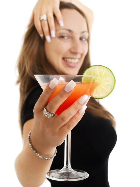 Mulher desfrutando de bebida exótica — Fotografia de Stock