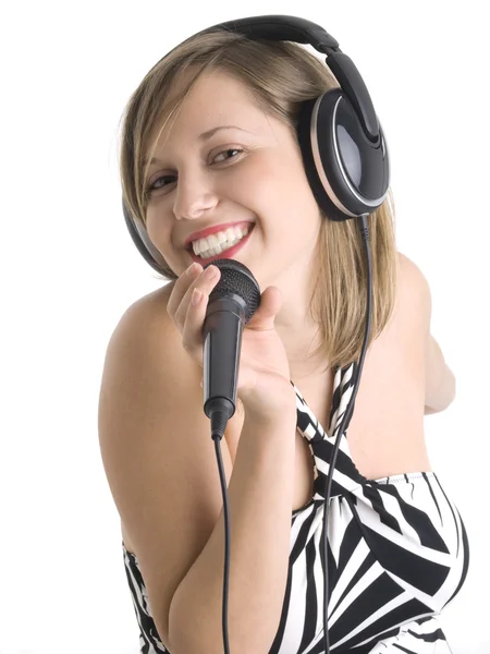 Menina cantando com microfone — Fotografia de Stock