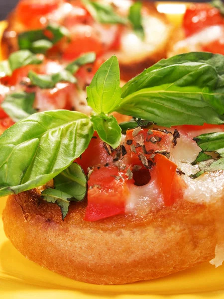 Italienska bruschetta med tomat — Stockfoto