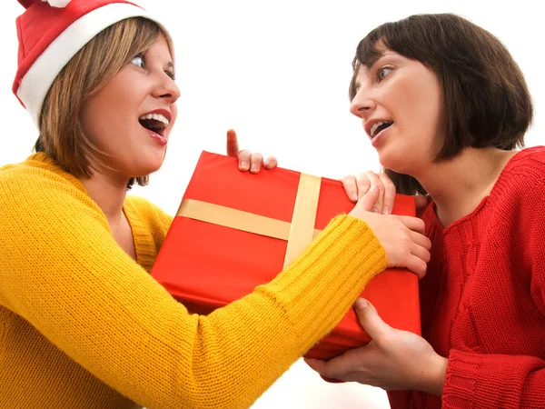 Женщины с рождественским подарком — стоковое фото