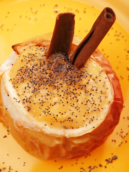 Baked apple with vanilla cream — Stock Photo, Image