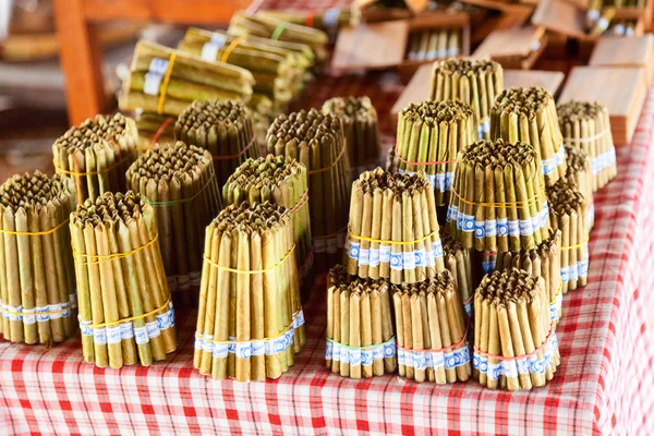 Sigari e sigarette fatti a mano sul lago Inle — Foto Stock