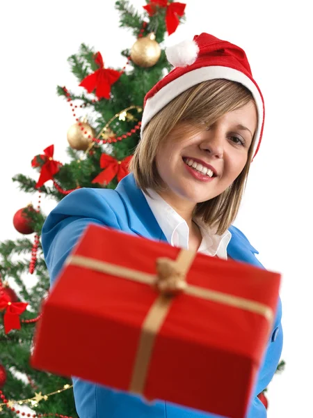 Donna con regalo di Natale — Foto Stock