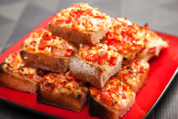 Sendviče s červenou paprikou a sýrem — Stock fotografie