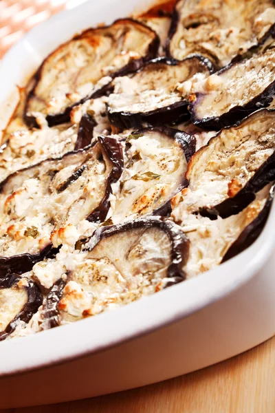 Gebakken aubergines met kaas en eieren — Stockfoto