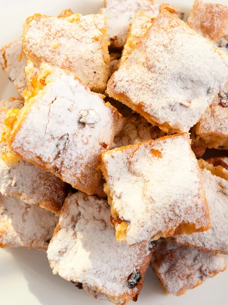 Homemade cake and baking powder — Stock Photo, Image