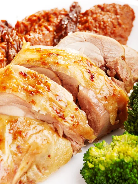 Stuffed turkey leg with broccoli — Stock Photo, Image