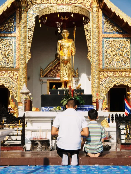 People near Worshiping Buddha, Thailand — 图库照片