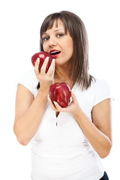 Jonge vrouw rode appels eten — Stockfoto