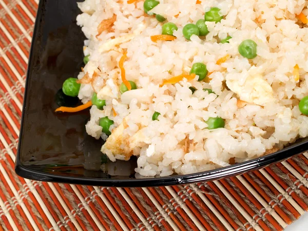 Arroz frito chinês com legumes — Fotografia de Stock