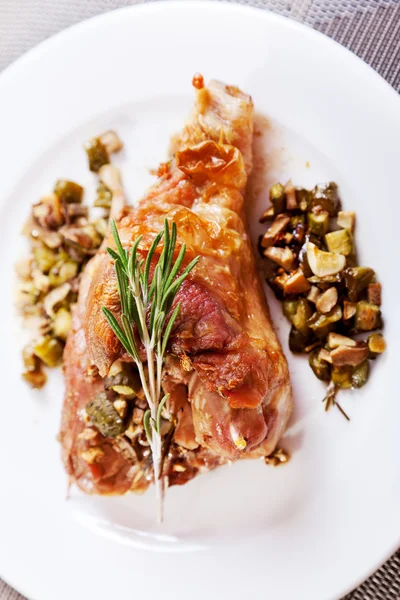 Stuffed turkey legs with garlic — Stock Photo, Image