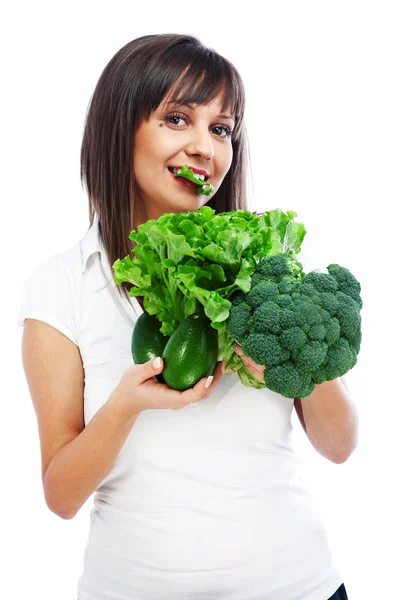 Mujer joven comiendo ensalada fresca — Foto de Stock