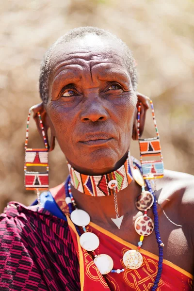 Old masai man with traditional earings — 图库照片