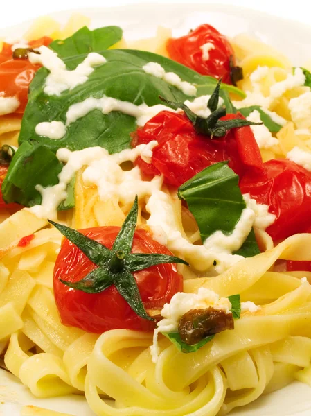 Fettucini med tomater — Stockfoto