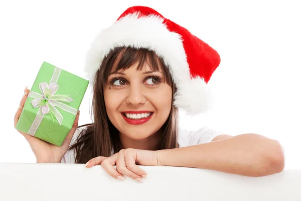 Mujer con Santa Sombrero y Regalo de Navidad — Foto de Stock