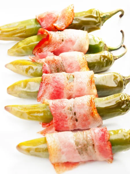 Gegrilde jalapeno verpakt in spek — Stockfoto