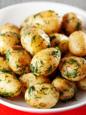 Sote patates dereotu ile