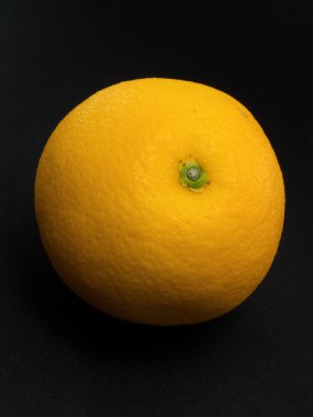 Arka planda turuncu meyve