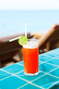 Mai Tayland kokteyl havuzda