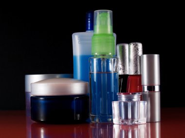 Arka plan üzerinde kozmetik ürünleri