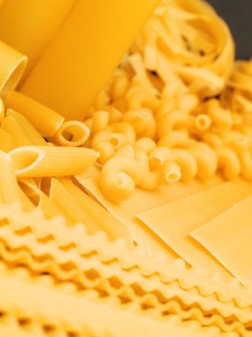 Pişmemiş makarna - farfalle