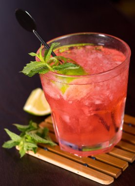 Kokteyl için lezzetli maddeler