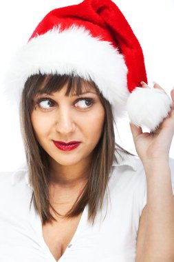 Noel Baba şapkalı genç kadın.