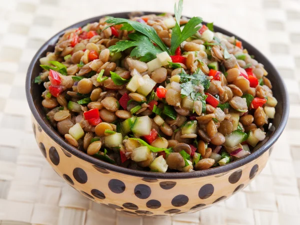 Linze salade met komkommers — Stockfoto