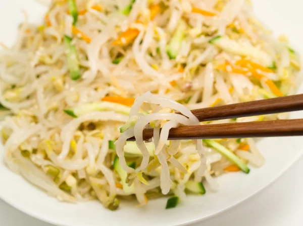 Salada de soja chinesa com pepinos — Fotografia de Stock