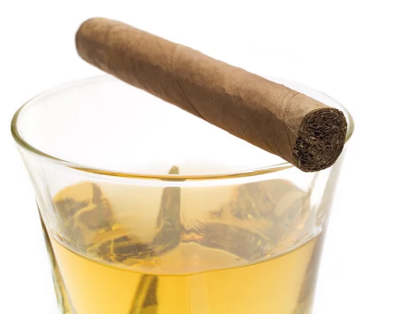 Cigare et whisky en gros plan — Photo