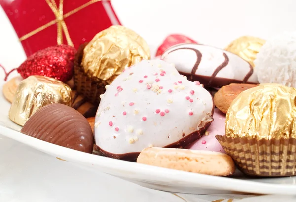 Biscuits de Saint-Valentin sur fond — Photo