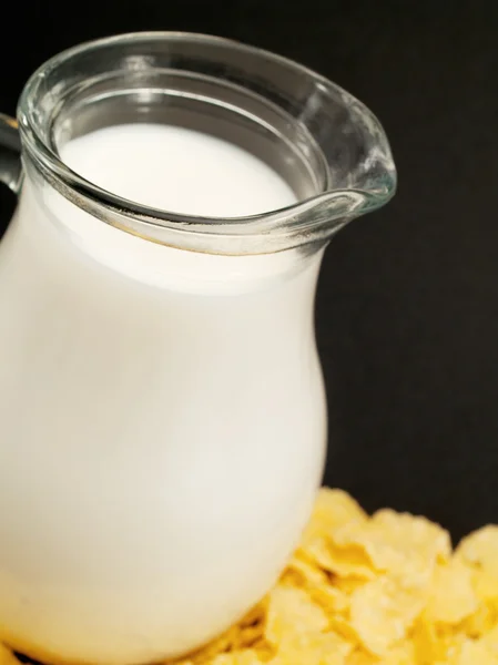 Cornflakes mit Milch — Stockfoto