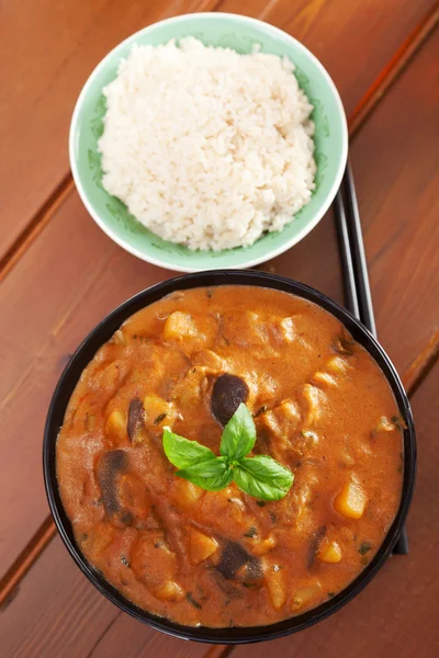 Vegetarian thai curry with eggplant — Stock Photo, Image