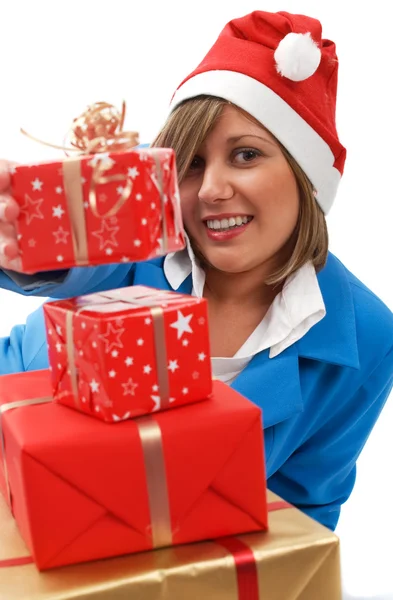 Vrouw met kerstcadeaus — Stockfoto