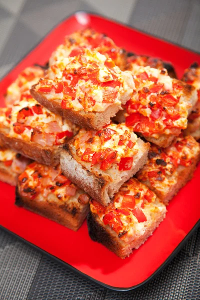 Сэндвичи с красным перцем и сыром — стоковое фото