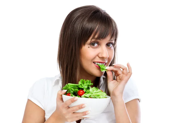 Mujer joven comiendo ensalada fresca —  Fotos de Stock