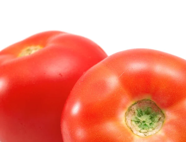 Läckra röda tomater på bakgrund — Stockfoto