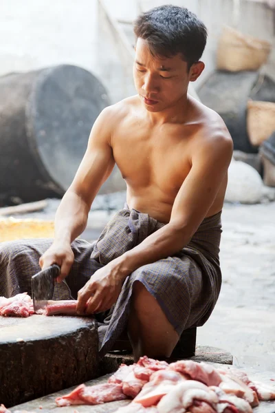 Burmese man cooking meat — Stock Photo, Image