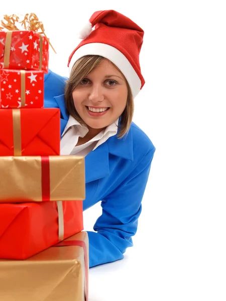 Frau mit Weihnachtsgeschenken — Stockfoto