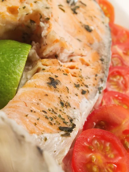 Salmon steak with cherry tomatoes — Stock Photo, Image