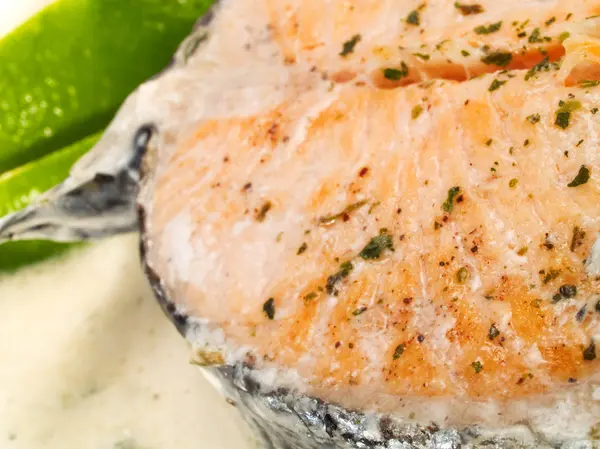 Bistecca di salmone e panna — Foto Stock