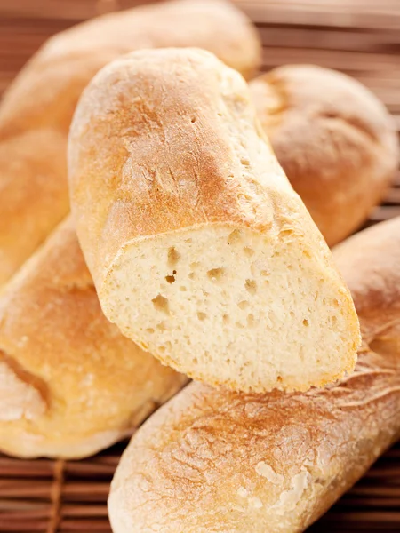 Zelfgemaakte stokbrood op achtergrond — Stockfoto