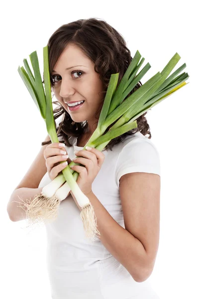 女人用新鲜韭菜 — 图库照片